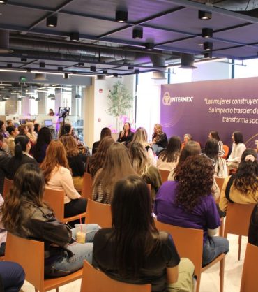 mujeres en la industria